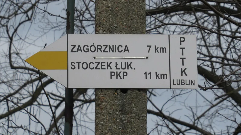 Mapy i profile tras dla rodzin — jak czytać oznakowanie szlaków