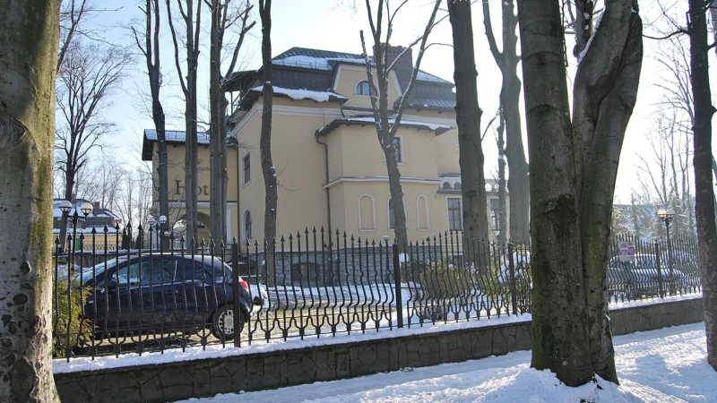 Bezpieczny pobyt w pensjonacie — procedury i dobre praktyki