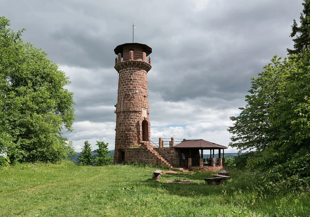 Wieża widokowa na Górze Wszystkich Świętych